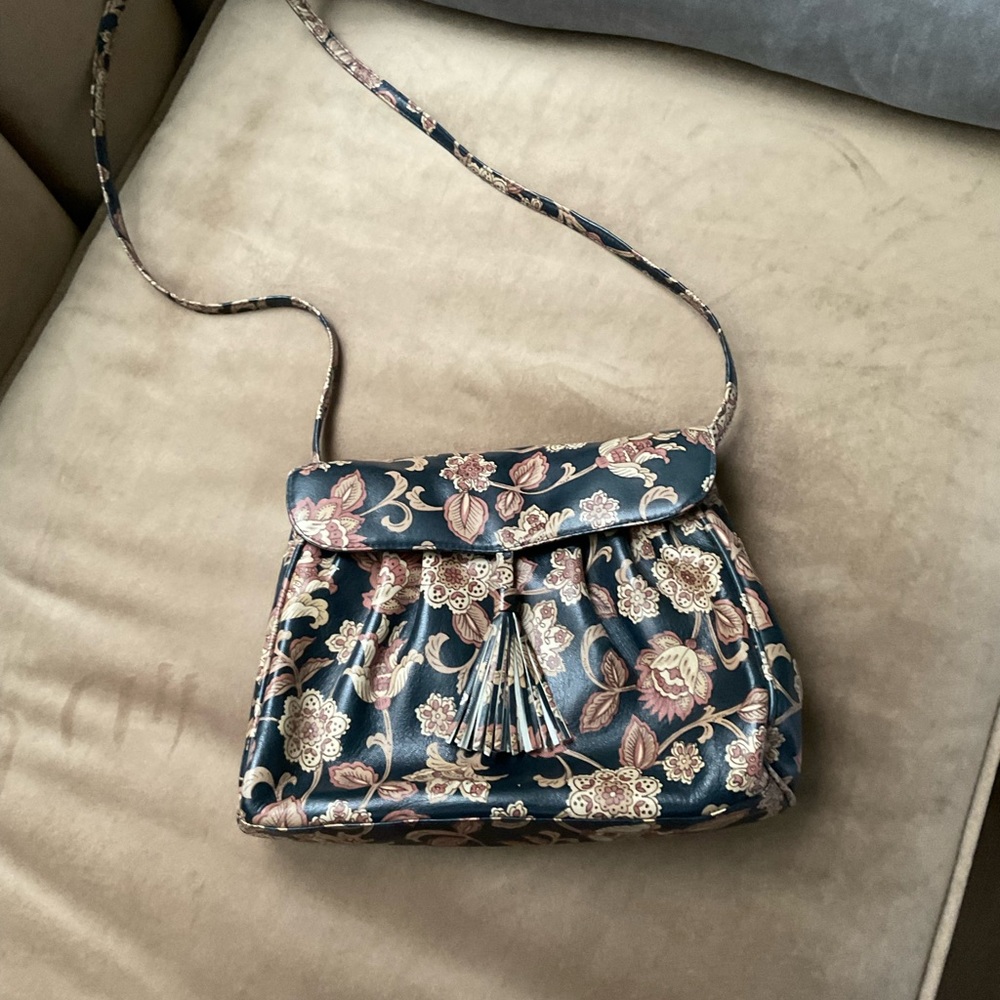 Vintage printed leather purse.